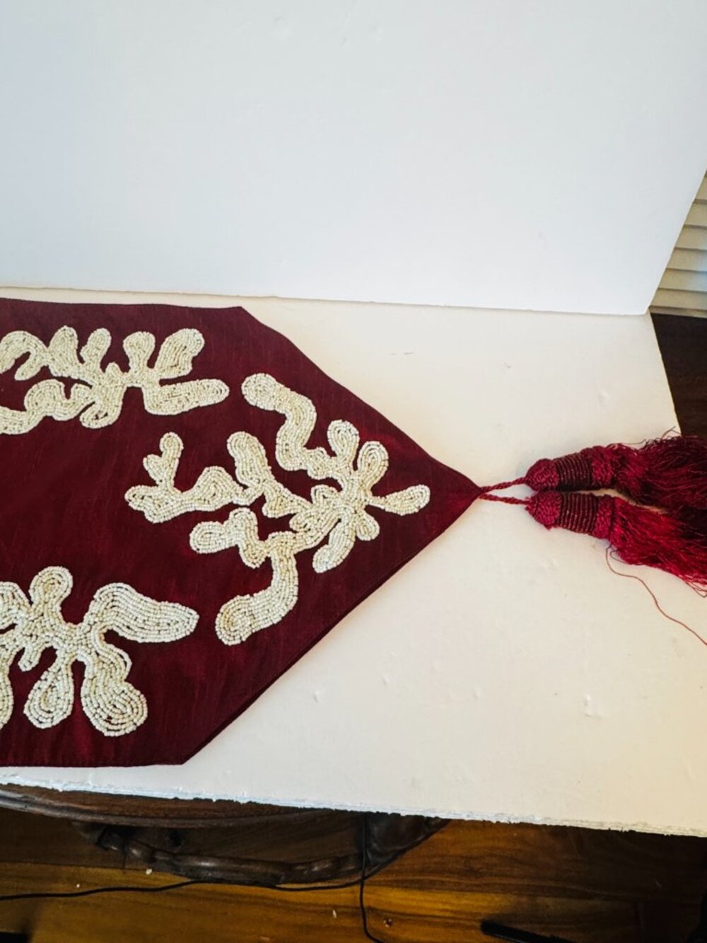 Saro Lifestyle Irena Collection Elegant Red Off-White Table Runner Beaded Embroi - Picture 9 of 16